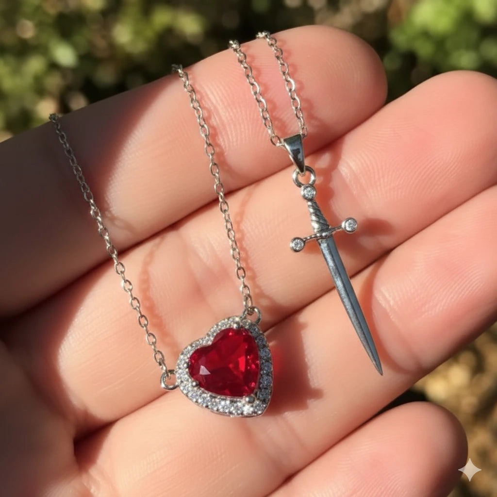 Collar Corazón y Espada❤️⚔️ — Set de 2 Collares + Caja Premium 🎁